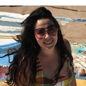 Meet your Posher, Amelia